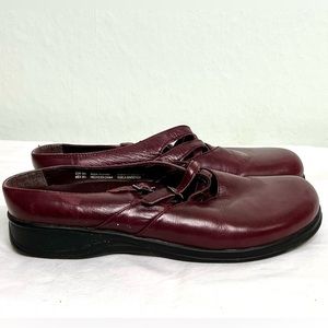 EARTH SPIRT LEATHER COMFORT BURGUNDY COLORED MULES SZ. 9
